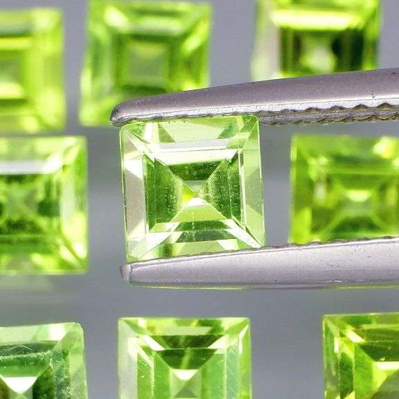 Princess cut! Untreated! 6.36ct Peridot set