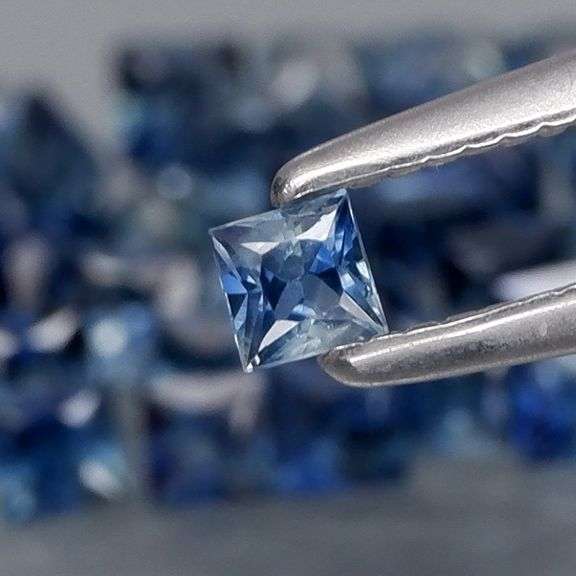 Princess cut! 3.28ct London blue Sapphire set!