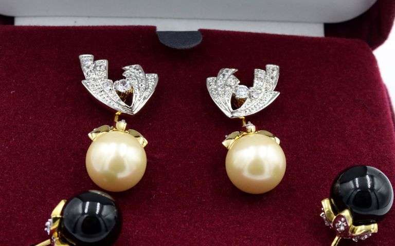 Camrose & Kross Jackie Kennedy gold tone pearl interchanging earrings