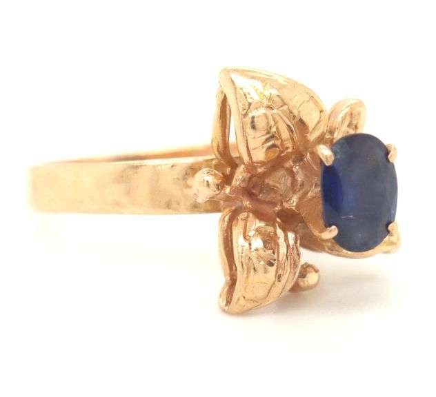 18kt Yellow gold blue sapphire ring