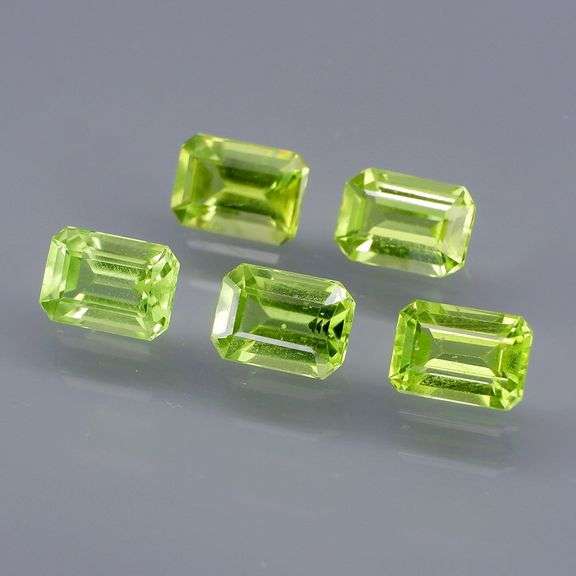 Brilliant 5.27ct 5pc set of matched emerald cut Peridot