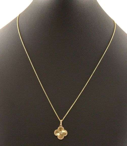 New 0.25ctw Diamond Fluted Clover Pendant Necklace in 14K