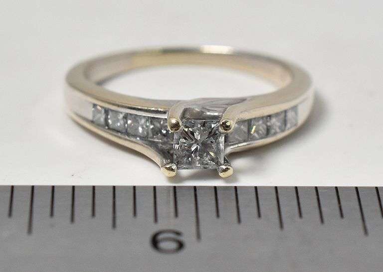 Elegant 14K White Gold Diamond Ring