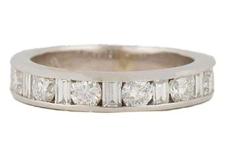 0.70ctw Baguette and Round Diamond Wedding Band Ring in 14K