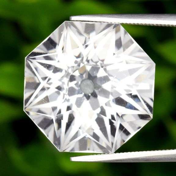 Superb 20.49ct AAA grade diamond white Quartz