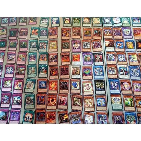 Lot of 200 Yu-Gi-Oh! Trading Cards