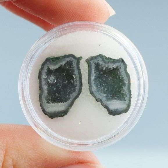 Amazing sparkle! 7.12ct Tabasco Geode pair