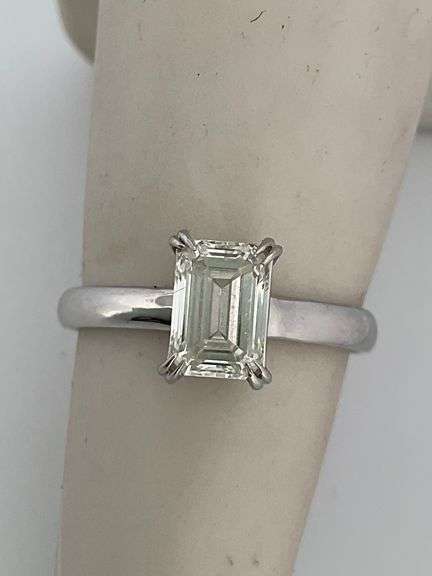 G.I.A. CERTIFIED LADIES DIAMOND RING