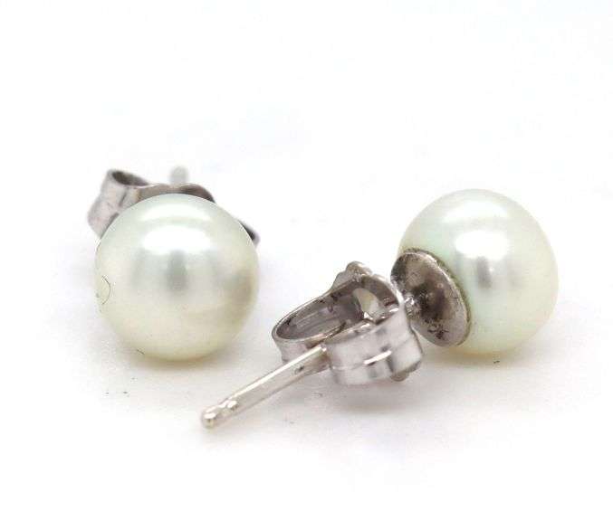 925 Sterling silver fresh water pearl stud earrings