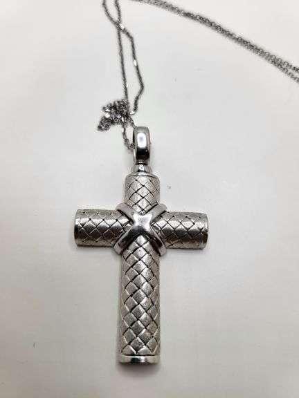 High Quality 18KT White gold Cross on 18 inch chain