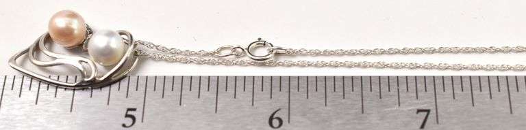 Pearl Pendant Necklace in Sterling Silver