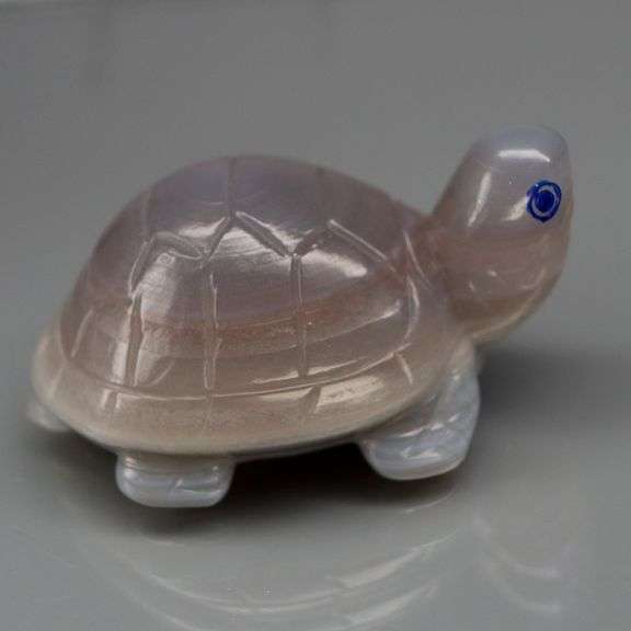 Super cute 57.88ct Agate baby turtle carving