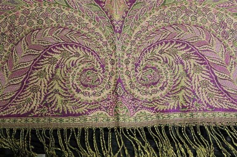 A Very Unique Design Lady's Scarf