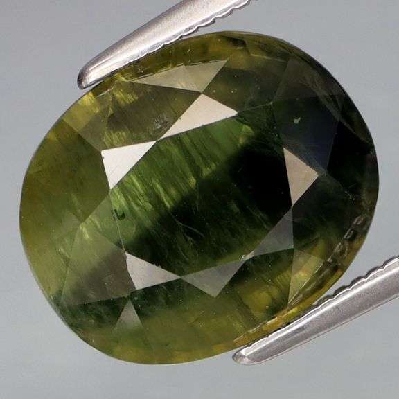 Huge! 7.40ct bi-color pine green Sapphire!