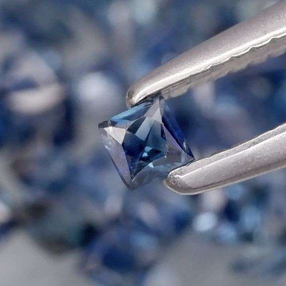 Deep blue and perfect for you! 3.21ct princess cut Sapphires!