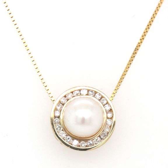 FemininePearl & Diamond Pendant & Earring Suite