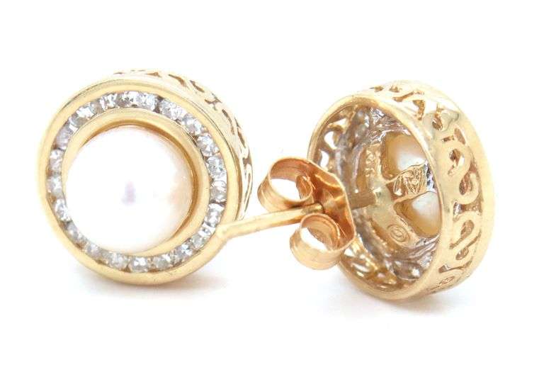 FemininePearl & Diamond Pendant & Earring Suite