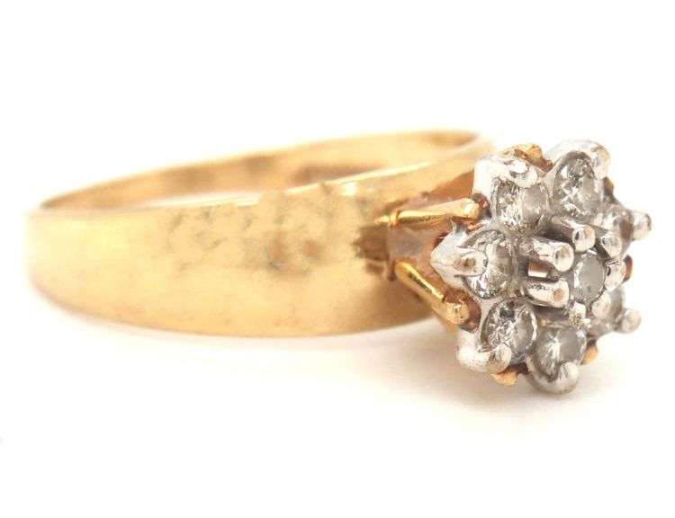 14kt Yellow gold flower style diamond ring
