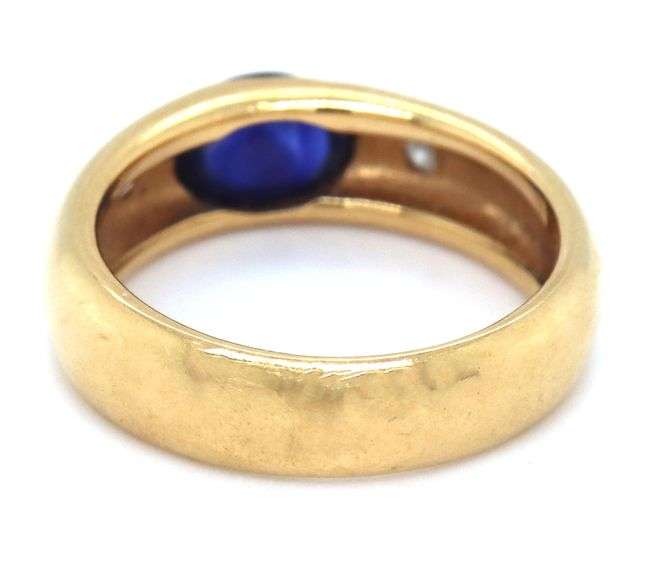 Tasteful 18K YG Cabochon Sapphire Ring