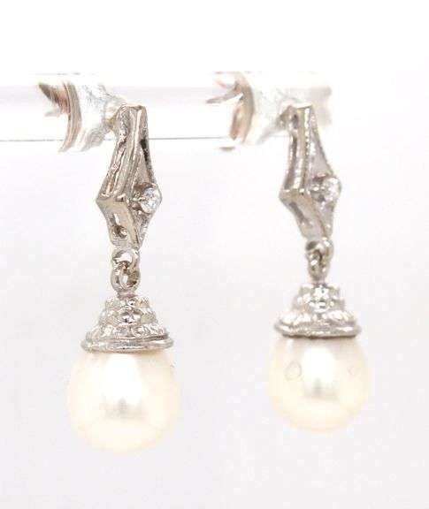 14kt White gold pearl and diamond accent drop earrings