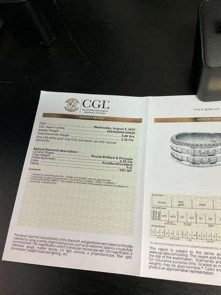 CERTIFIED BRAND NEW 14K WHITE GOLD DIAMOND BAND / RING