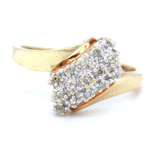 10kt Yellow gold diamond cluster ring