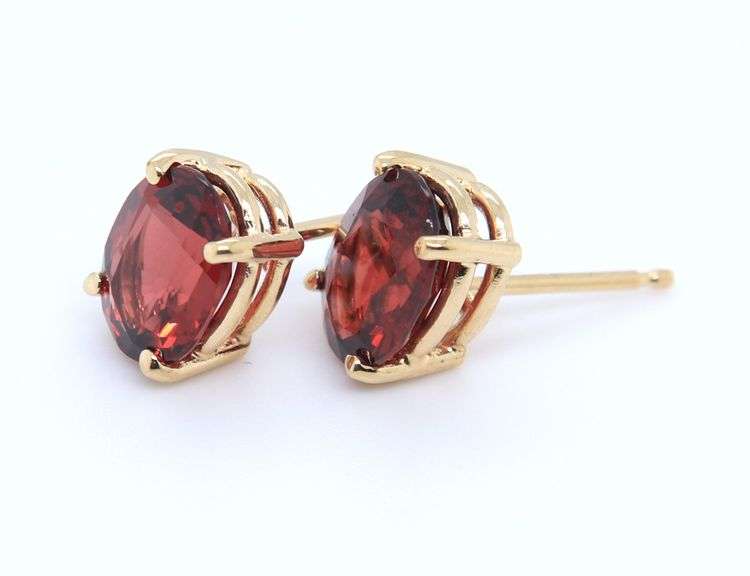 14kt Yellow Gold oval Garnet Stud Earrings