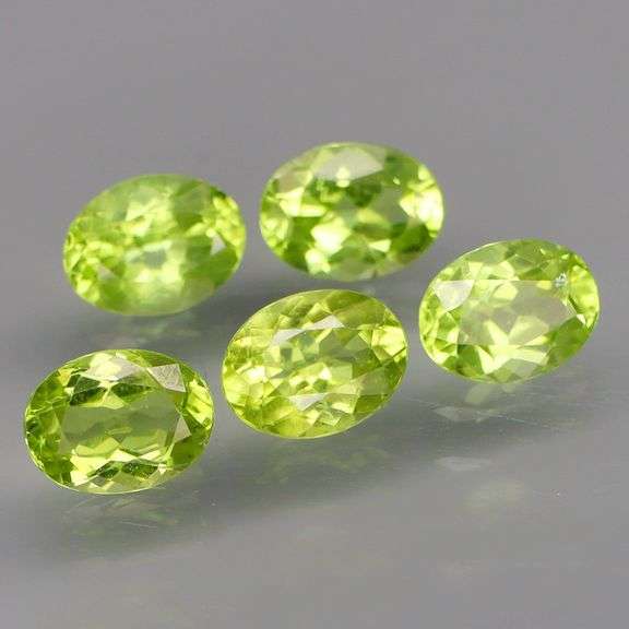 You've got sparkles for days in this 6.40ct Peridot set!