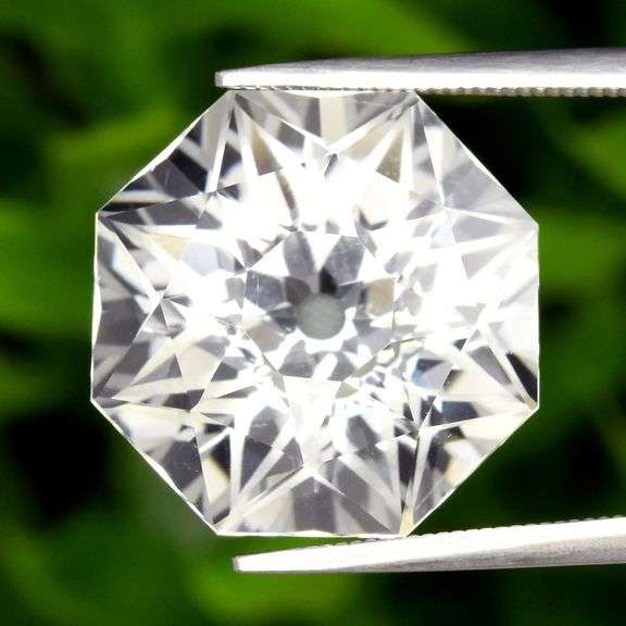 Superb 15.36ct AAA grade diamond white Quartz