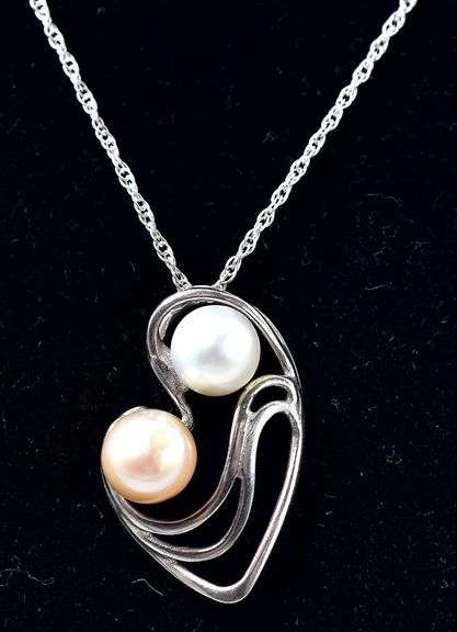 Pearl Pendant Necklace in Sterling Silver