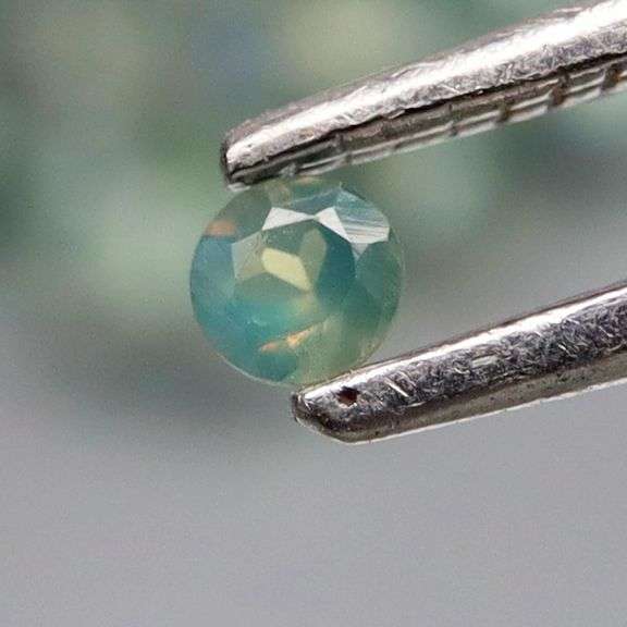 Extremely rare! 1.68ct color change Alexandrite set!