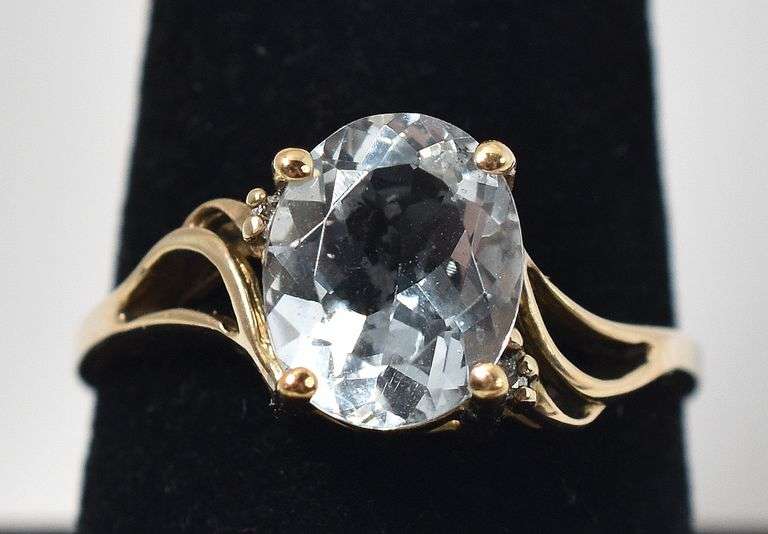 Simple Beautiful 10K Yellow Gold Approx. 3.09CTW Aquamarine Gemstone Ring with Diamond Accents