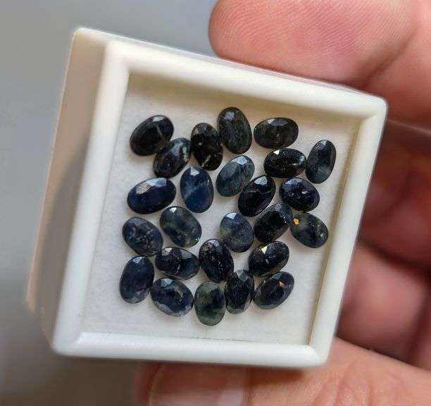 Deep blue and heavy! Full 14 carat set of Sapphires!