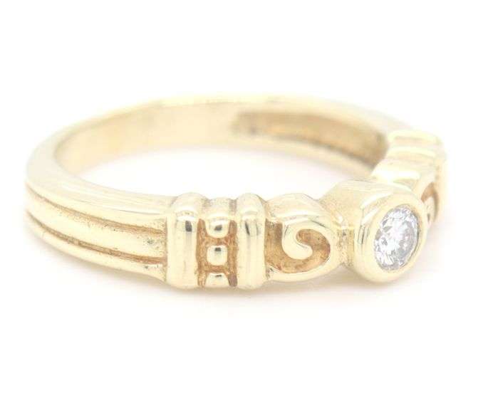 18kt Yellow gold bezel set diamond ring