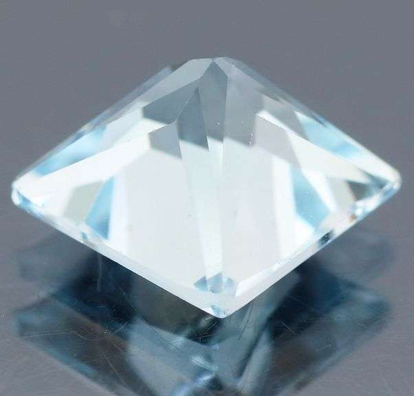Sparkling 6.30ct princess cut sky blue Topaz