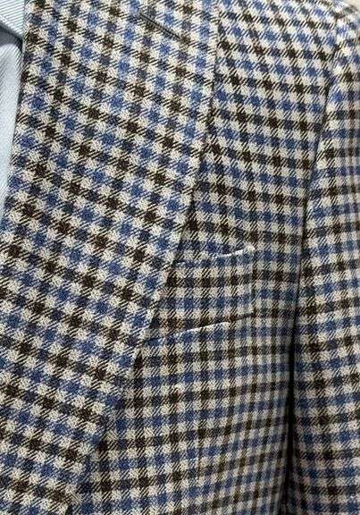 Handsome 2 Button Fitted Style Sport Coat, Made in Italy