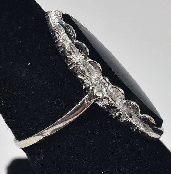 Striking 10K White Gold Black Onyx Gemstone Ring
