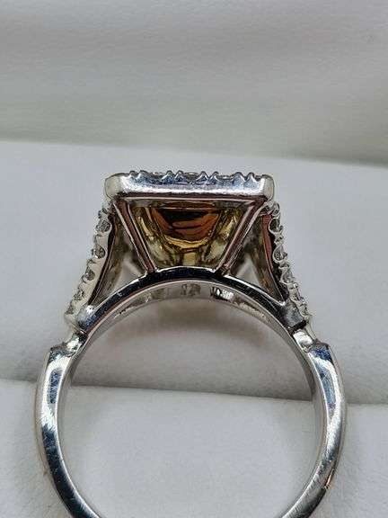 Magnificient Ladies Diamond Halo Ring