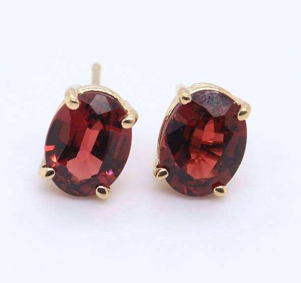 14kt Yellow Gold oval Garnet Stud Earrings