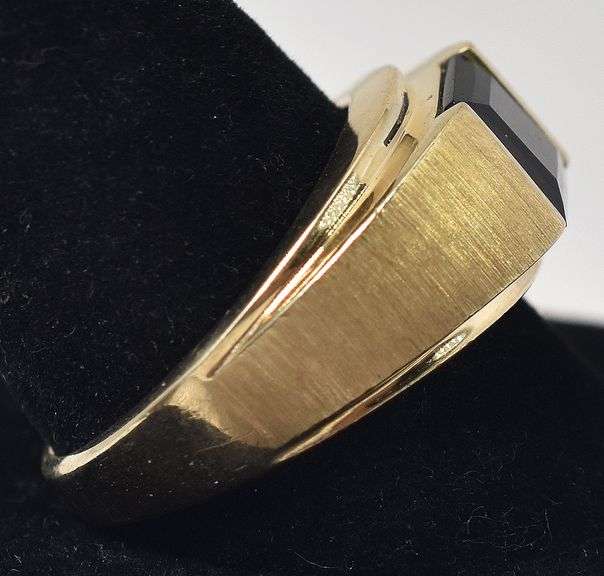 Handsome 10K Yellow Gold Black Onyx Gemstone  Men's Ring