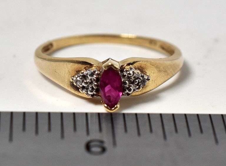 Pretty 10K Yellow Gold Approx. 0.25CTW Ruby Gemstone Ring with Diamond Accents