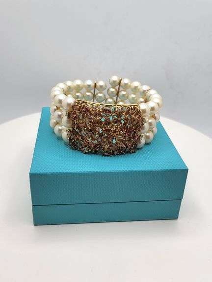 Very collectable and rare Stunning south sea pearl, Topaz and Diamond Bracelet