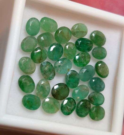 Heavy 10.43ct oval cut 30pc Zambian Emerald set!