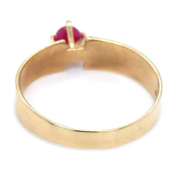 14kt Yellow gold ruby cocktail ring