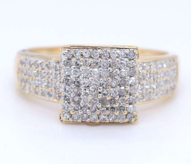 14kt Yellow gold 1ctw diamond cluster ring