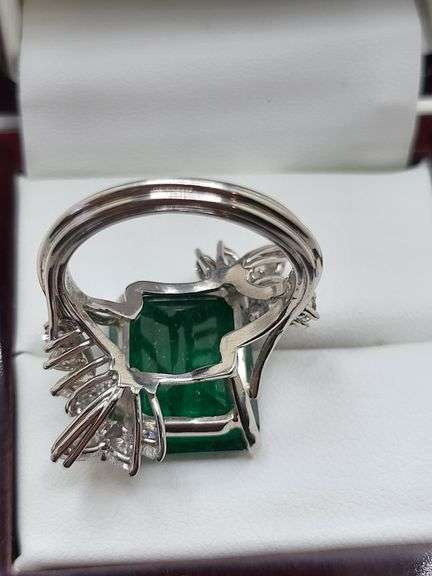 Certified massive 10 ctw Grand Zambian Emerald & Diamond Showstopper
