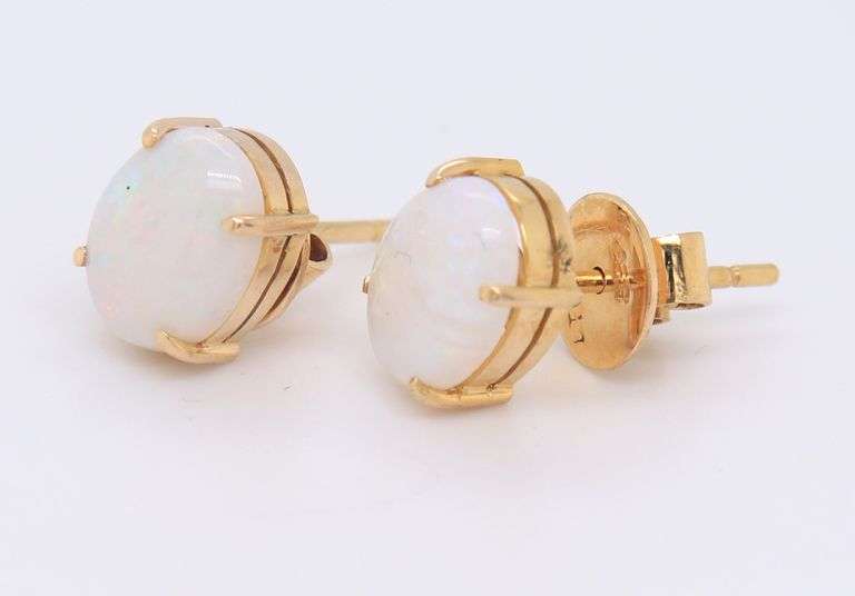 14kt Yellow gold oval opal stud earrings