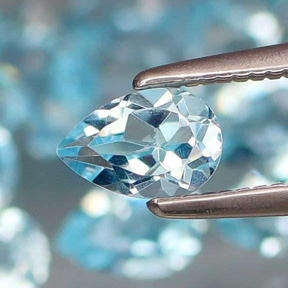 Glittering! 25 piece 11.85ct full fire sky blue Topaz set!