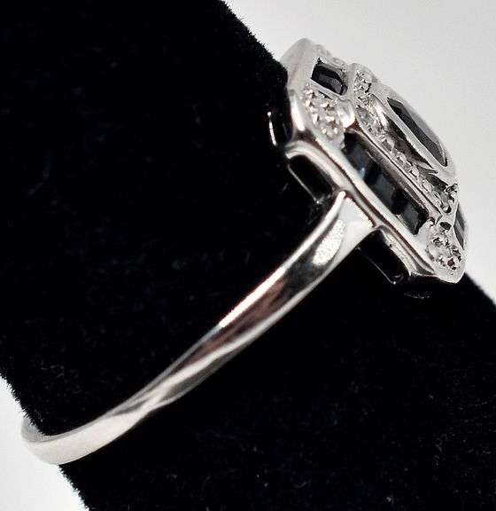 Vintage Art Deco Blue Sapphire Gemstone Ring with Diamond Accents