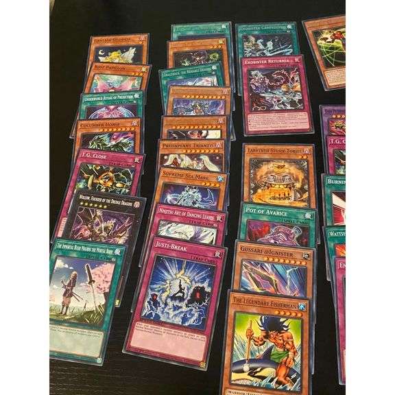 Lot of 200 Yu-Gi-Oh! Trading Cards